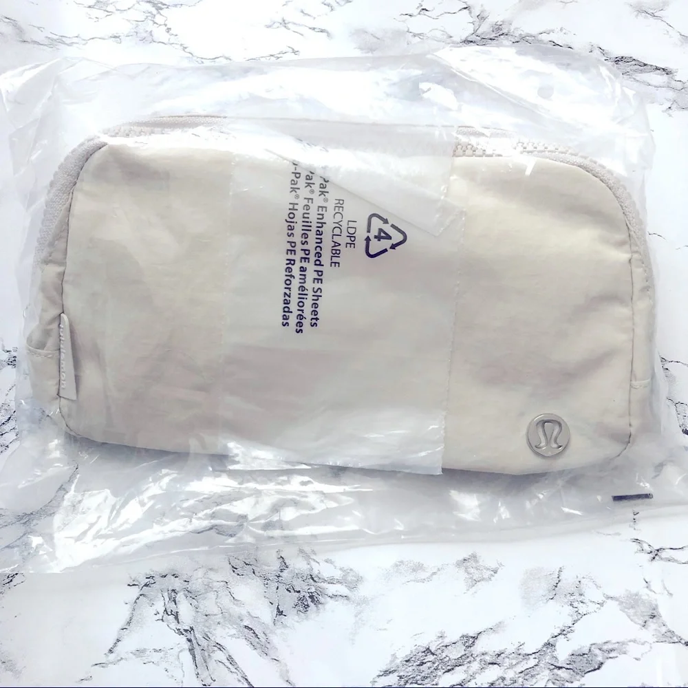 Lululemon Everywhere Belt Bag Extended Strap White Opal - Picture 5 of 6